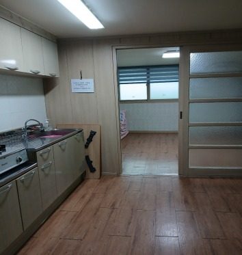 4~5인실 주방과 방
